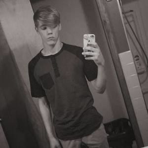 Meet your Posher, Dustin